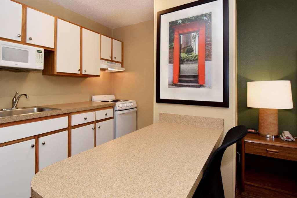 Suburban Studios Columbus East Δωμάτιο φωτογραφία