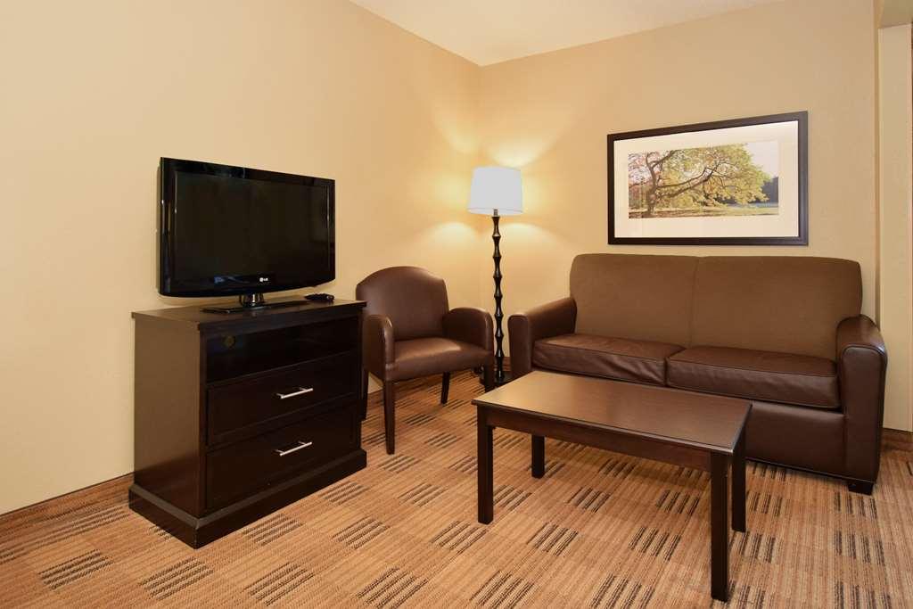 Suburban Studios Columbus East Δωμάτιο φωτογραφία